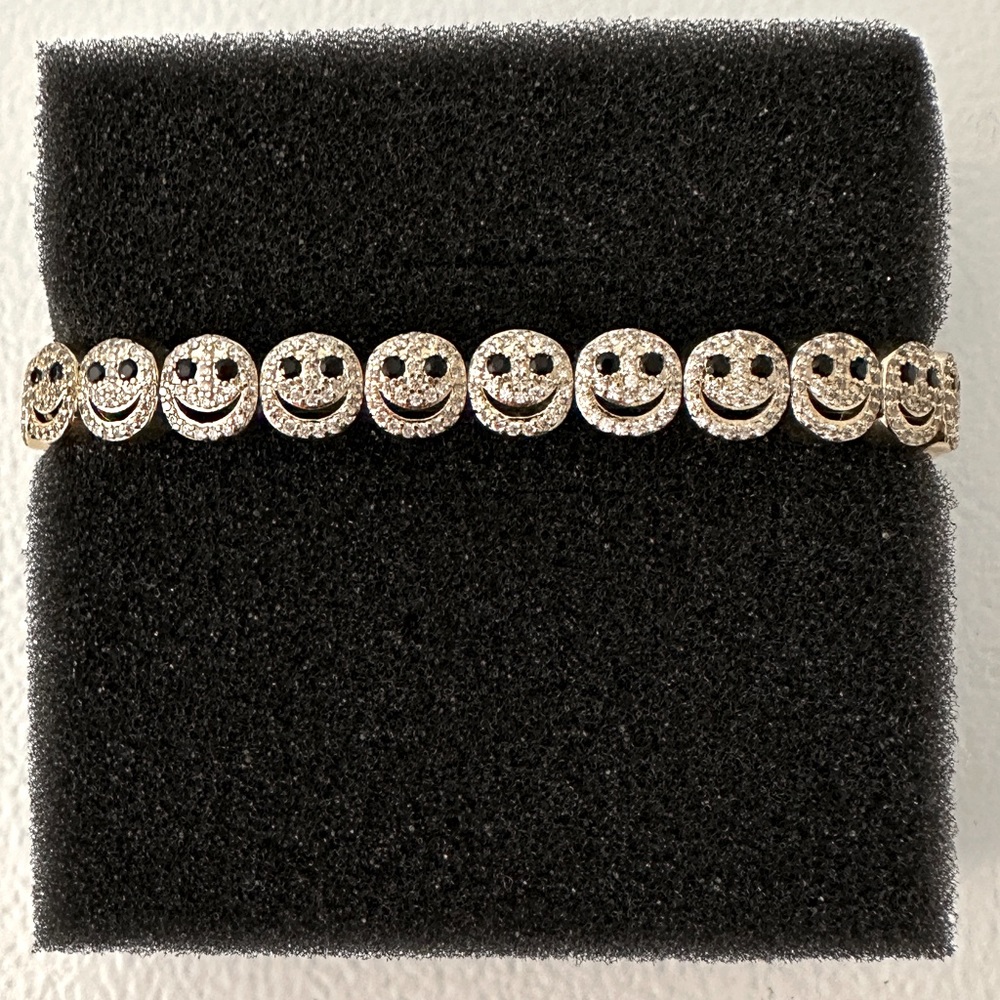 Lisa Gozlan Smiley Bracelet BR030 7 in